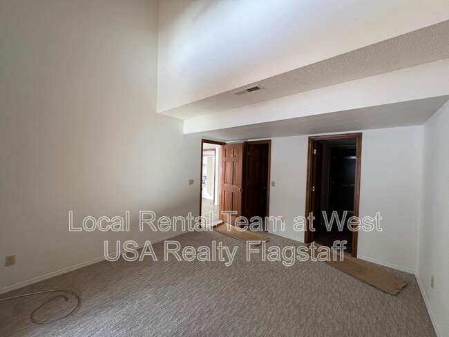 Building Photo - 6311 E Willow Loop