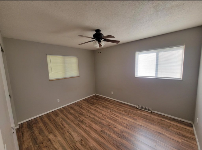 Building Photo - 953 Fries Ave