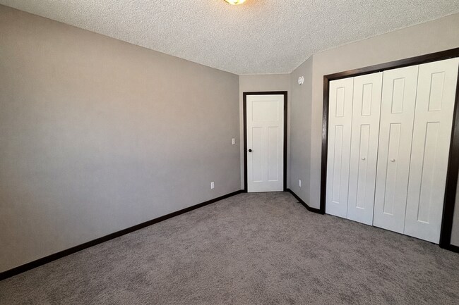 Building Photo - Beautiful 3bed 2bath Including a Master Suite