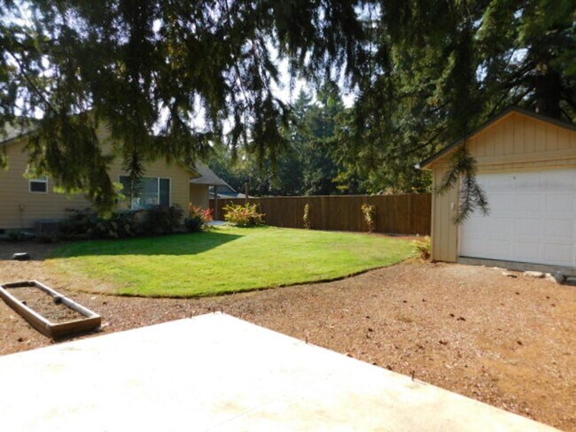 Building Photo - 3Bd/2Ba Single Story Home - Available Soon!