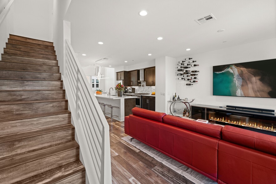 Building Photo - 1651 Topanga