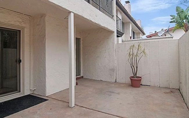 Building Photo - 4052 Loma Riviera Cir