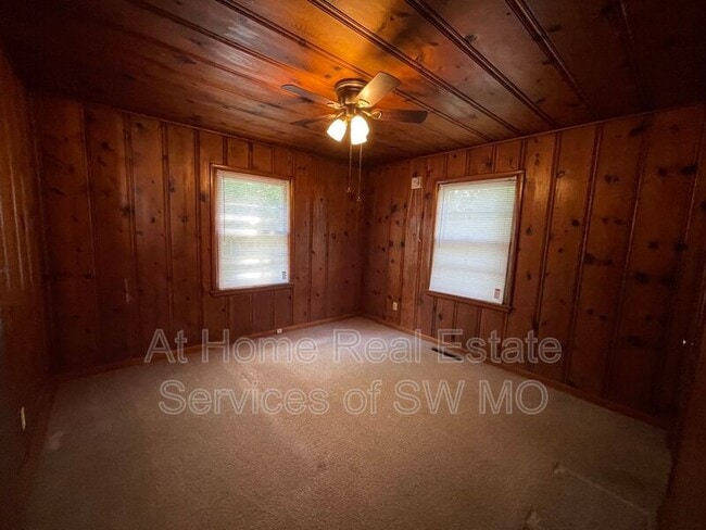 Building Photo - 302 W Whiteside St