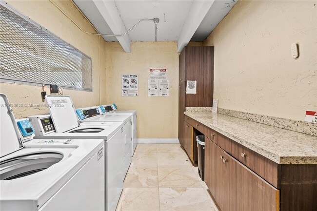 Building Photo - 3545 NE 167th St