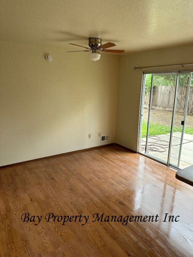 Building Photo - Updated 3-Bedroom Home with Large Backyard – Pets Welcome!