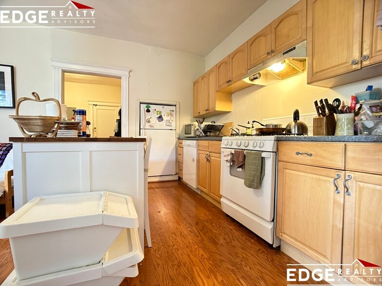 Building Photo - 26 Park Vale Ave