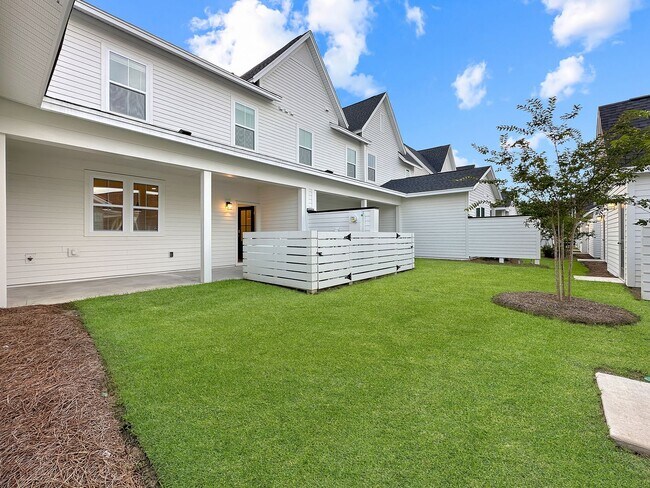 Building Photo - Luxury Townhome in Midtown Nexton