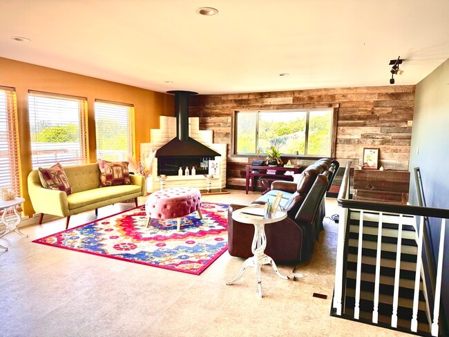 Building Photo - 407 Hecker Pass Rd