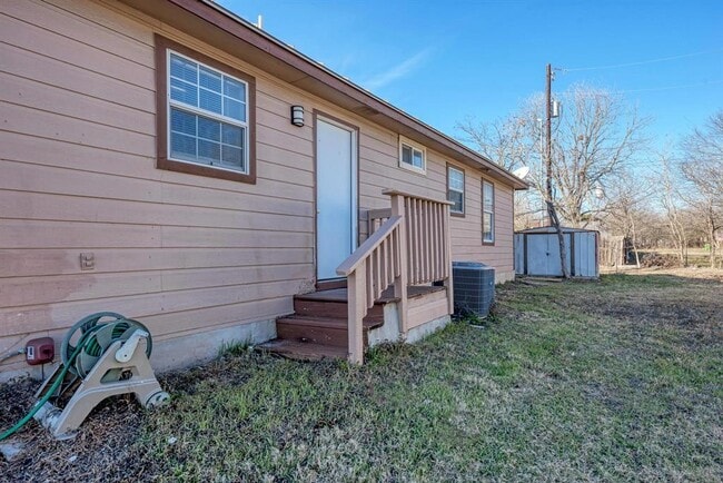 Building Photo - 107 W Brenham St