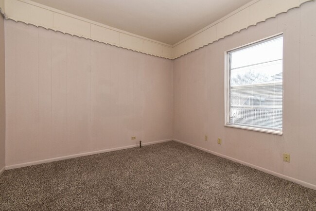 Building Photo - 3715 Eutopia St