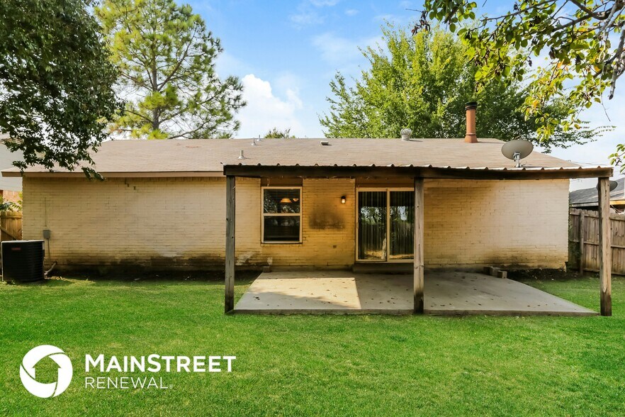 Building Photo - 817 Sandalwood Ln