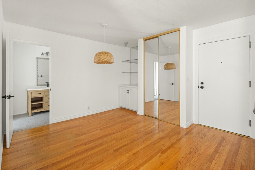 Dining Area - 8740 Tuscany Ave