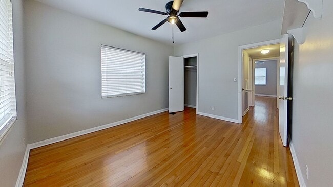 Building Photo - Cute and Charming Renovated Apartment!