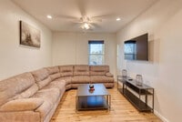 Building Photo - 742 E 2nd St