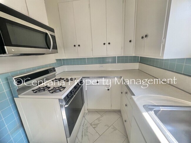 Building Photo - Beautiful 1 bedroom in a duplex!