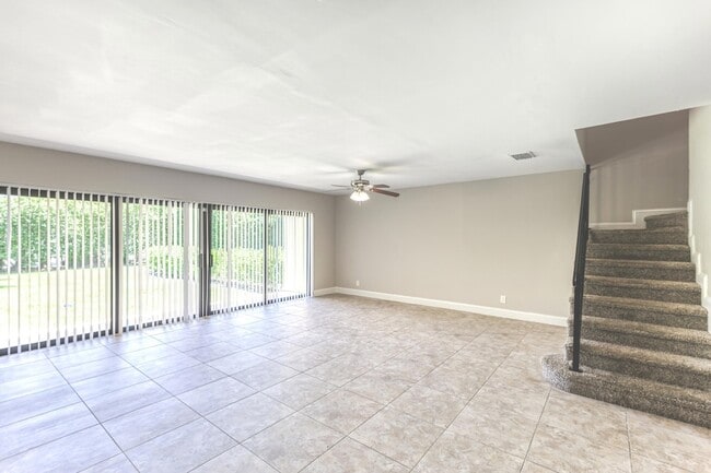 Building Photo - 660 Coventry St