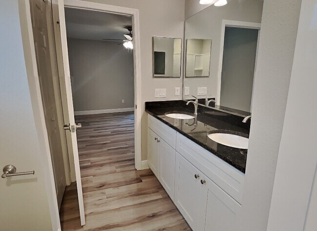 Building Photo - 6691 N Waycross Way