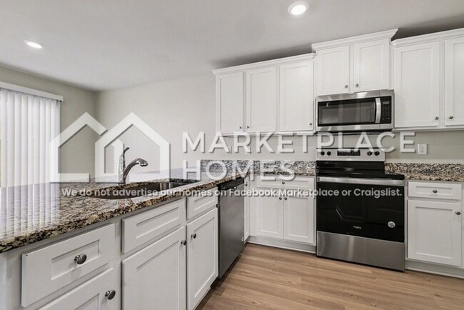 Building Photo - 3354 Brighton Dr