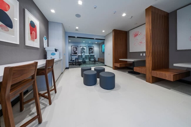 Building Photo - 298 SE 2nd Ave