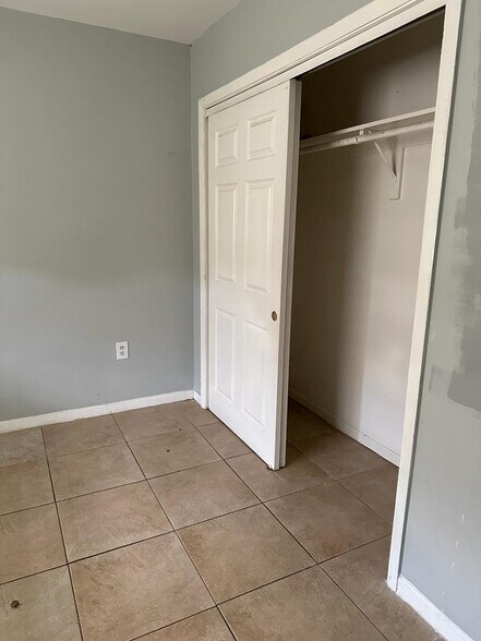 Building Photo - 213 10th St NW