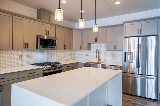 Building Photo - 2148