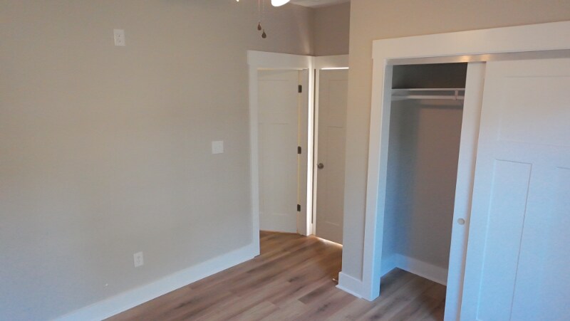 Building Photo - 233 Pineneedle Rd