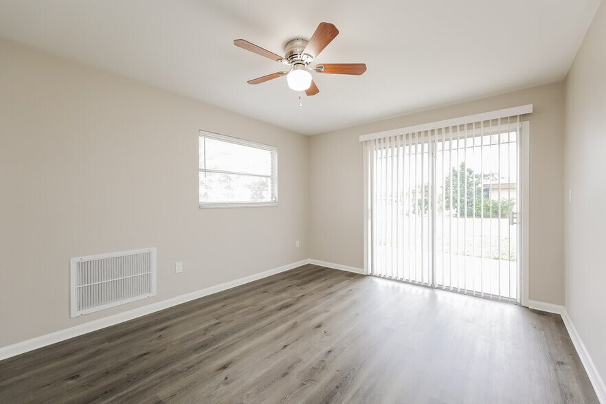 Building Photo - 502 Leeland Heights Blvd E