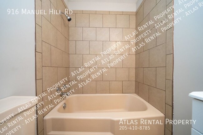 Building Photo - 916 Manuel Hill Rd