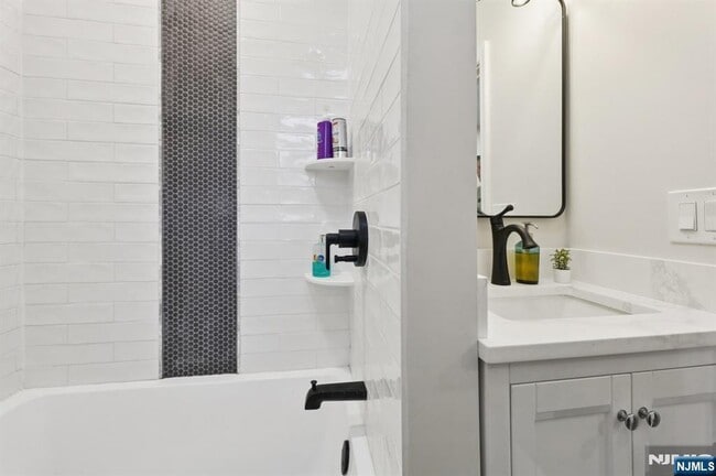 Building Photo - 567 S Broad St