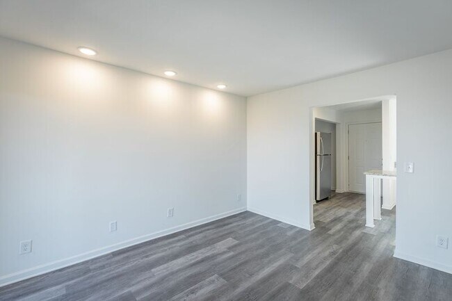 Building Photo - 73 Shallowford Rd