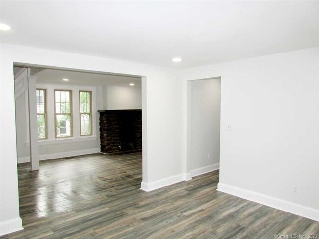 Building Photo - 93 New Harwinton Rd