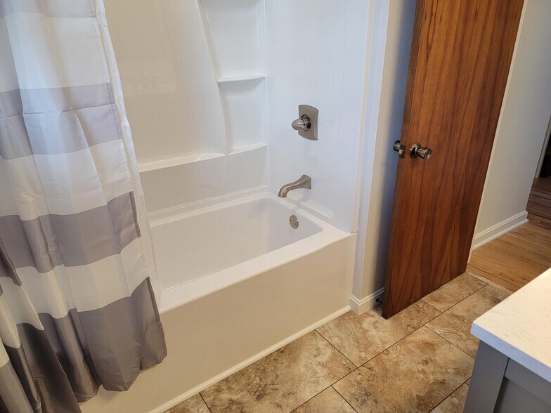 Building Photo - 1174 Rose Ave