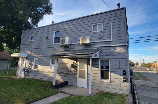 Primary Photo - 135 Byron St