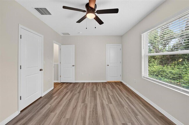 Building Photo - 5068 Captain Davis Dr