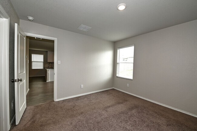 Building Photo - 7927 Dovers Den