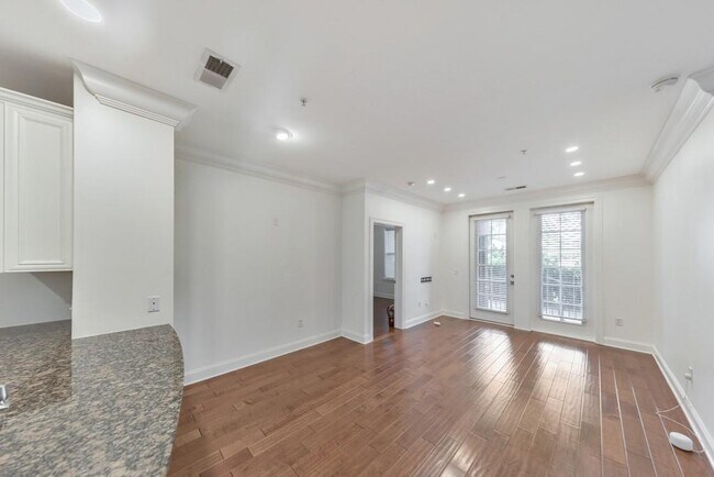 Building Photo - 901 Abernathy Rd NE