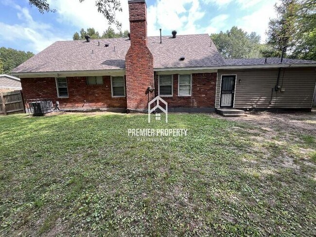 Building Photo - 2065 St James Dr