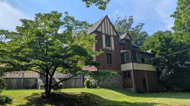 Building Photo - 78 Roe Ave