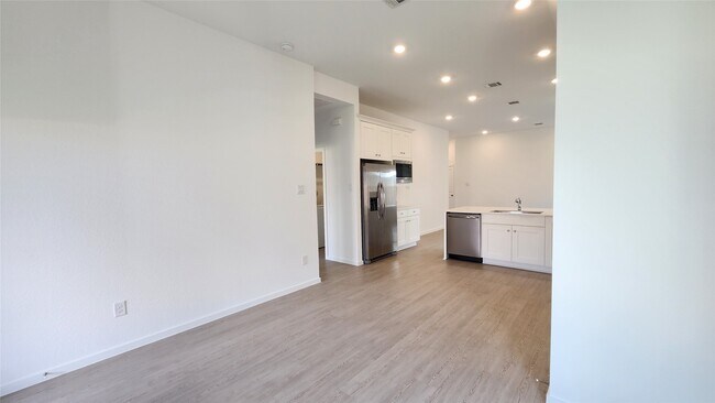 Building Photo - 6426 Seafoam Lake Dr