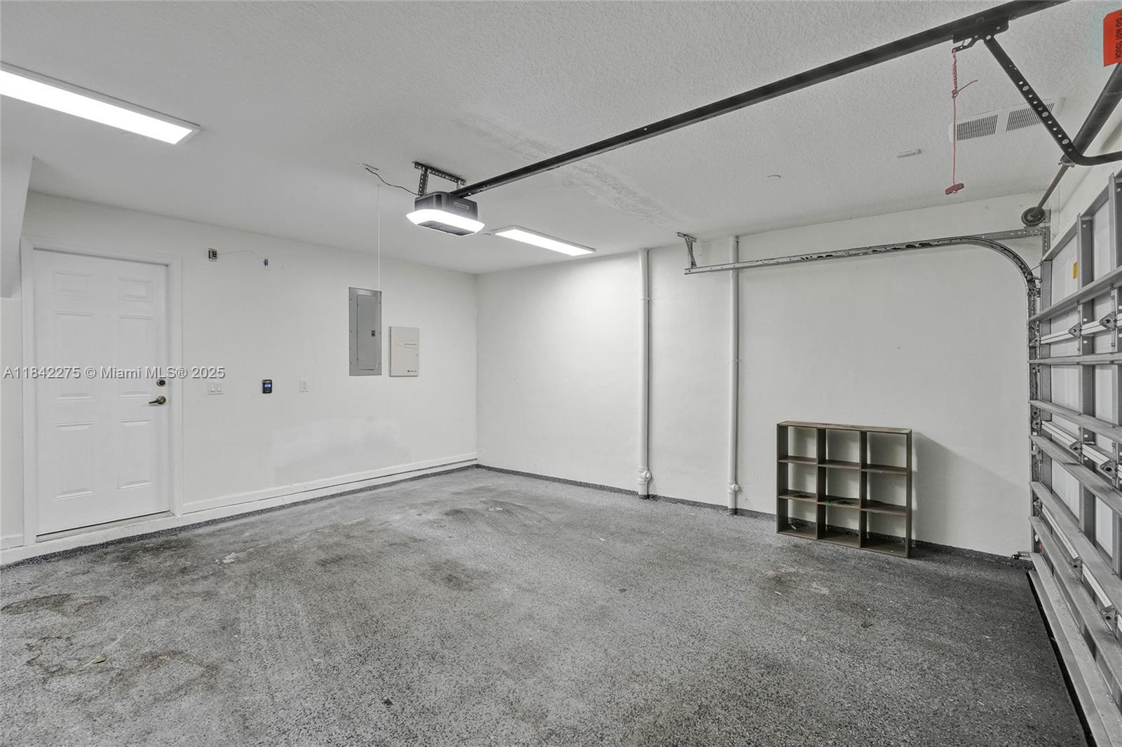 Building Photo - 1033 NE 17th Way