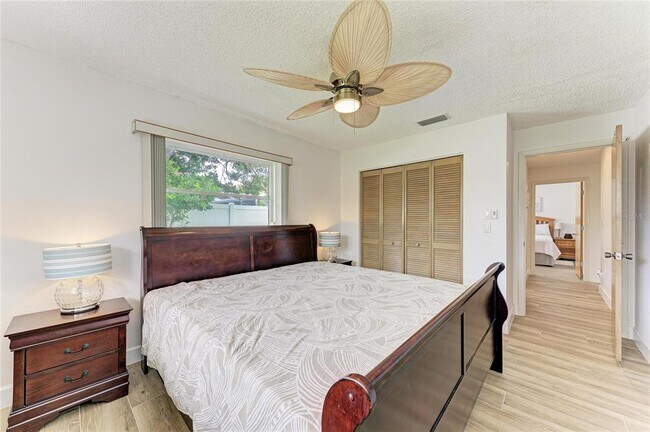 Building Photo - 405 Bayside Ln