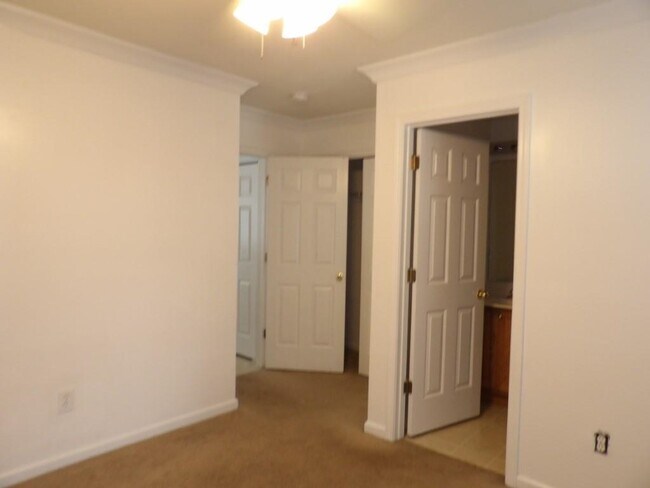 Building Photo - 121 Barnacle Ln