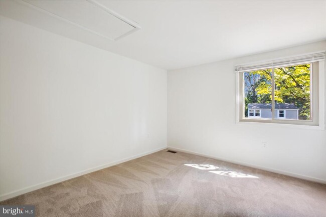 Building Photo - 11571 Shadbush Ct