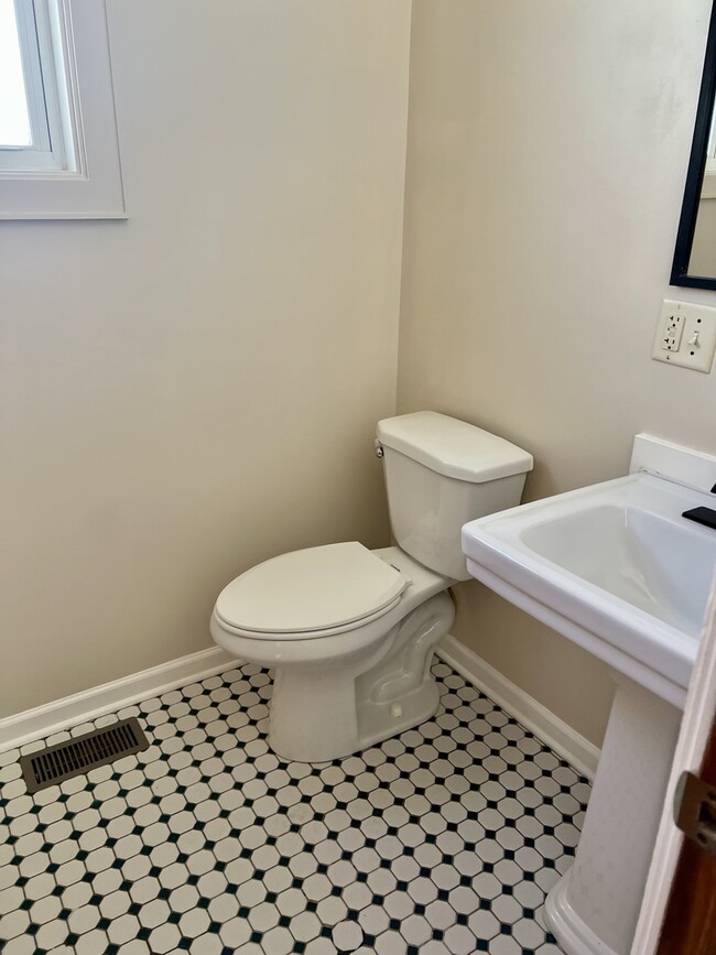 Building Photo - 1741 N Long Ave