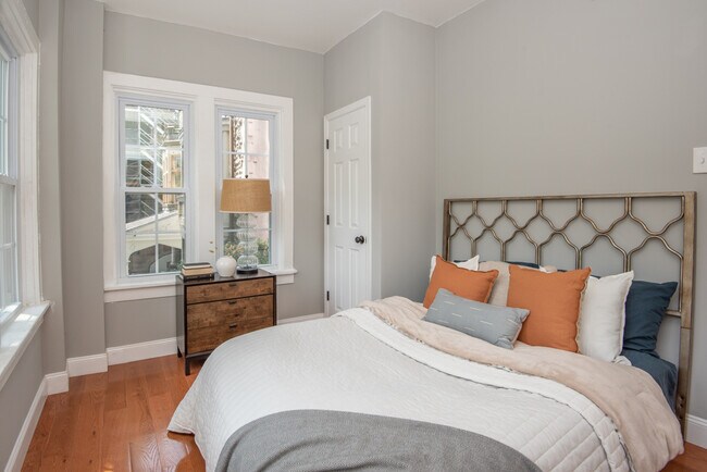 Building Photo - 318 N Duke St