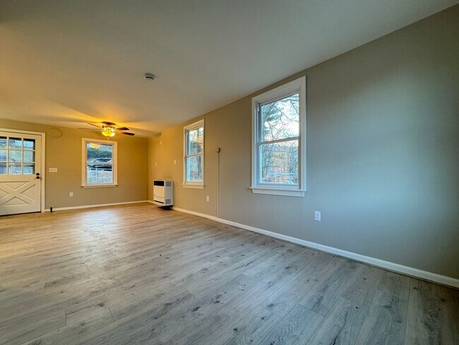 Building Photo - 372 Rubber Ave