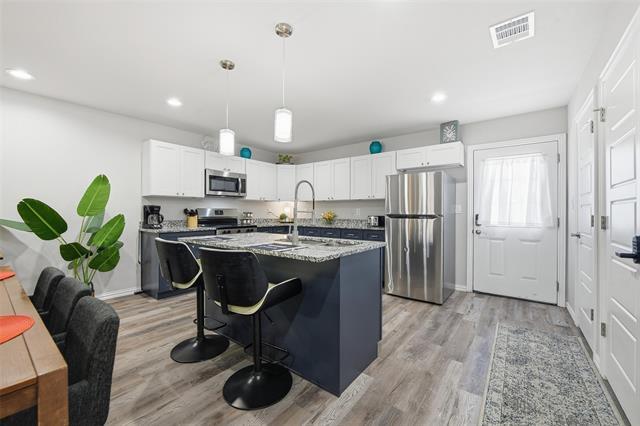 Building Photo - 933 River Rd