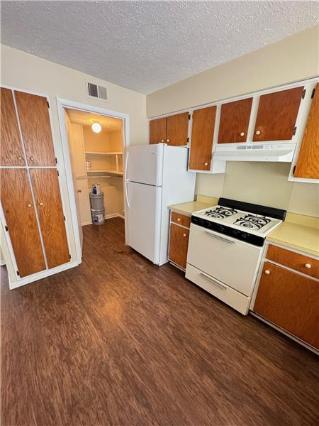 Building Photo - 79 Knollwood Cir