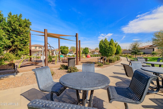 Building Photo - 21513 E Sparrow Dr