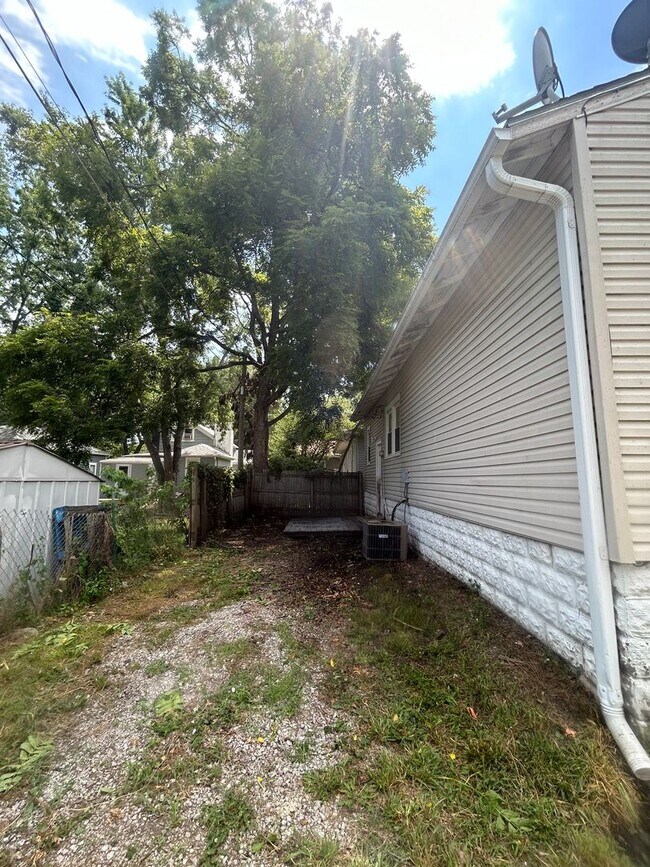 Building Photo - 3 bed / 1 bath home near 27th and Randolph.